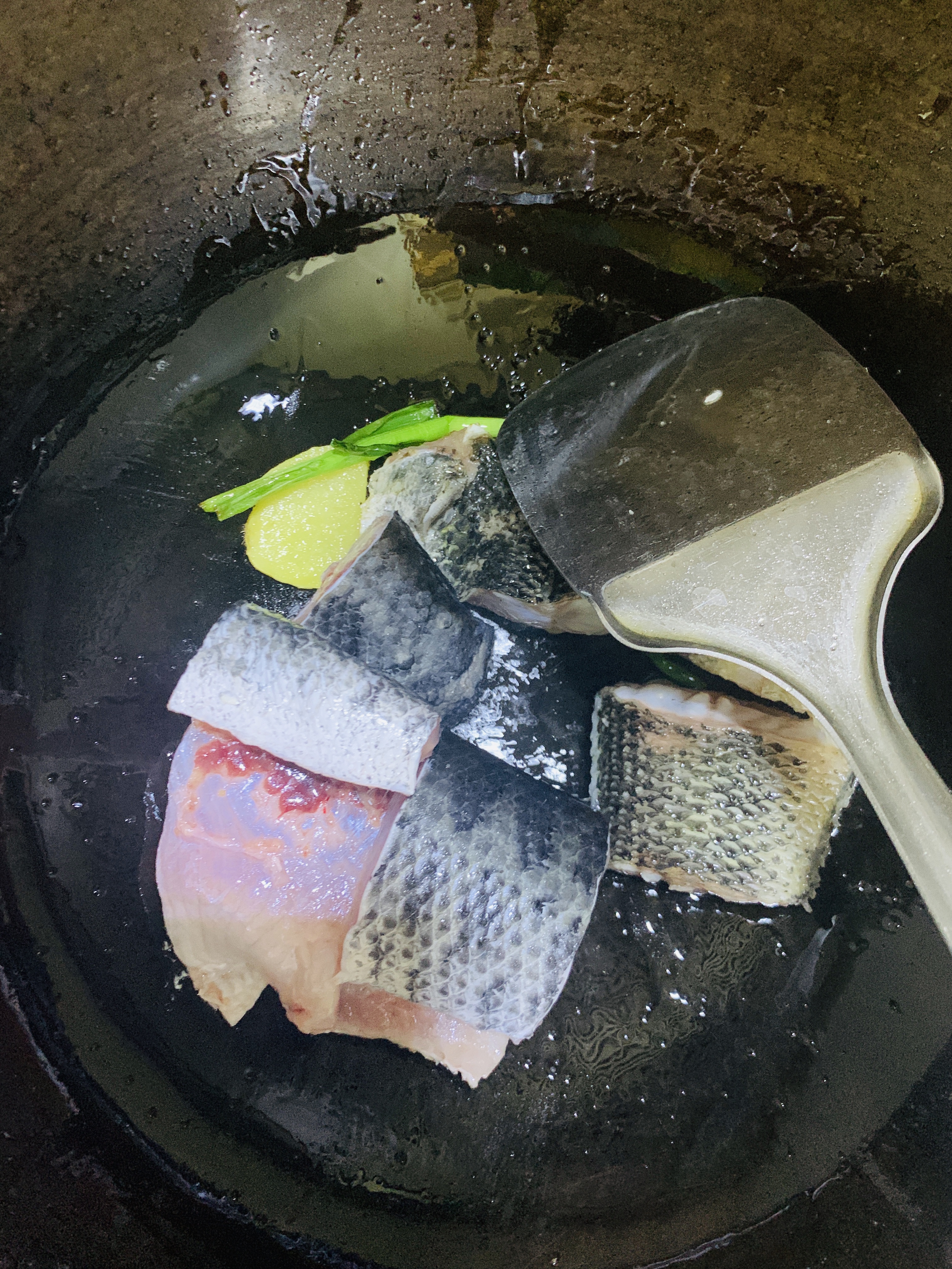 黑鱼豆腐木耳汤(黑鱼处理办法）的做法 步骤3