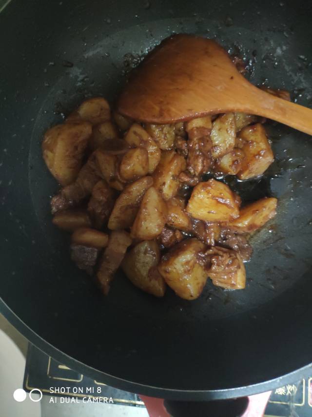 红烧肉炖土豆