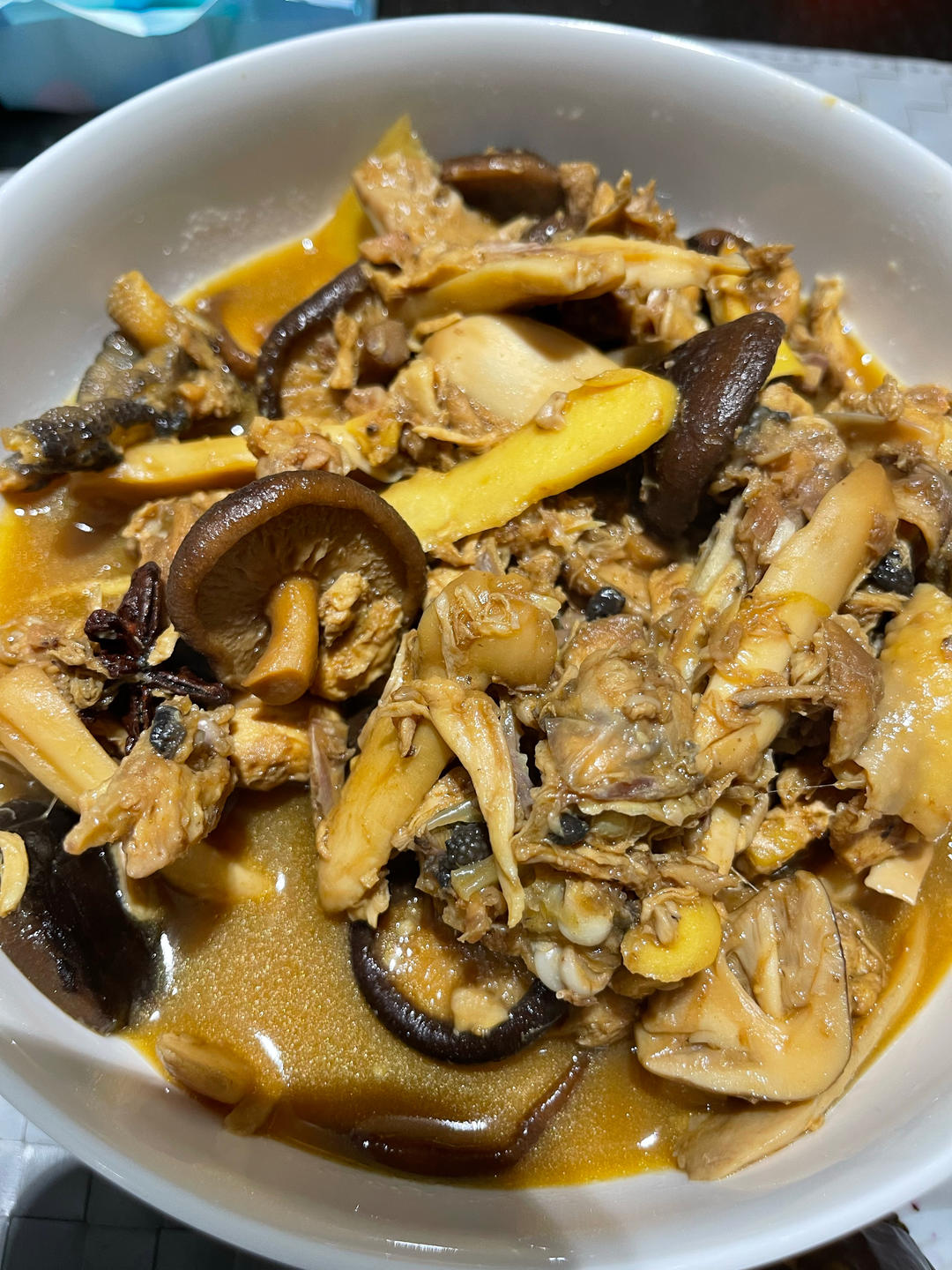 小美红烧鸡块香菇