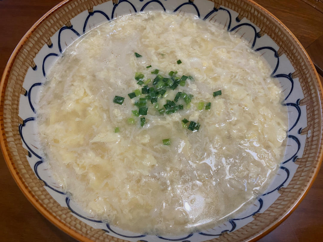 金针菇蛋汤，味道鲜美，可作为减肥餐