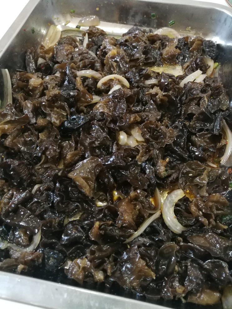 洋葱拌木耳