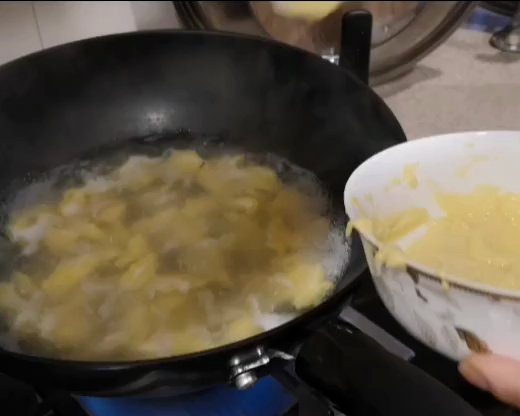 不用揉面、揪面、剪面的茼蒿玉米面疙瘩汤的做法 步骤2