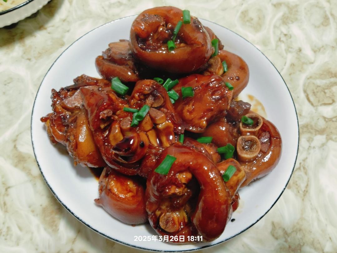 美味的家常菜：红烧猪蹄