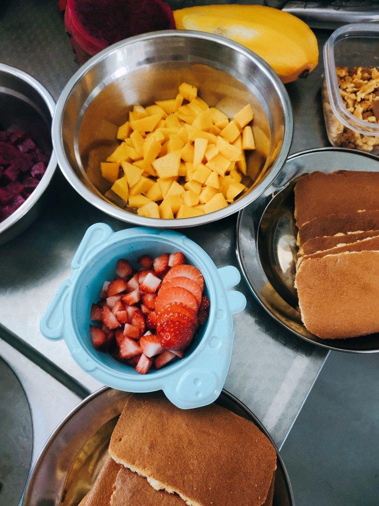 草莓奶油蛋糕盒子