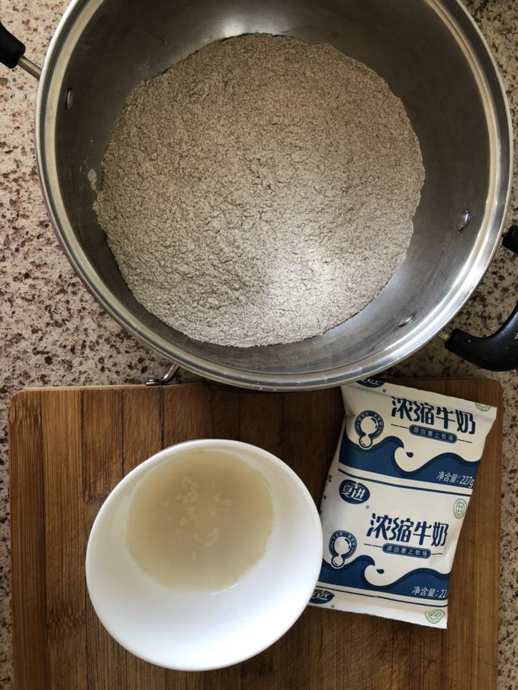 纯奶手撕吐司的做法 步骤1