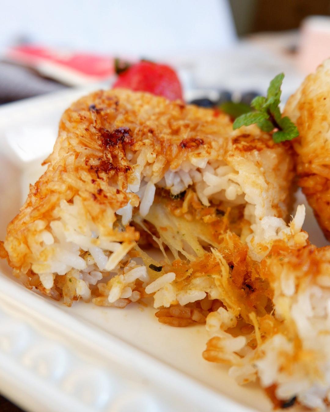 芝士肉松煎饭团