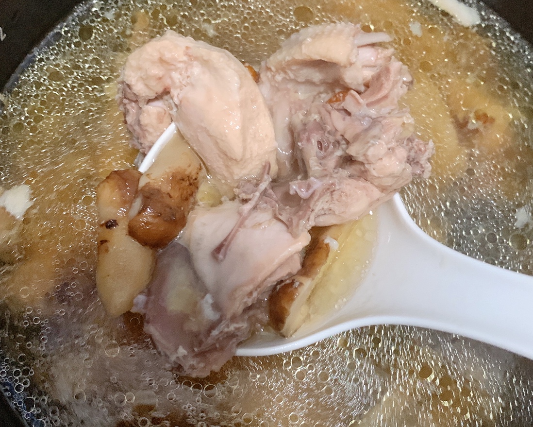 松茸花胶鸡汤的做法