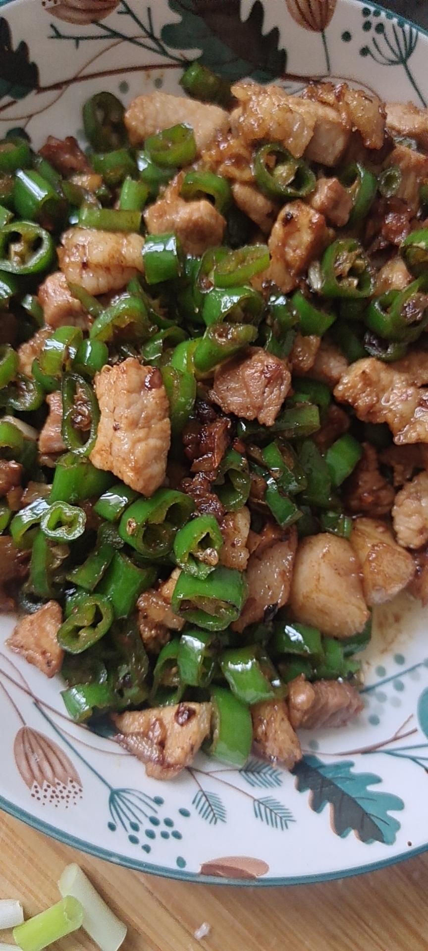 辣椒圈炒肉