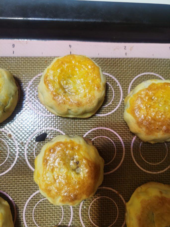 超酥软奶味十足 奶酥月饼