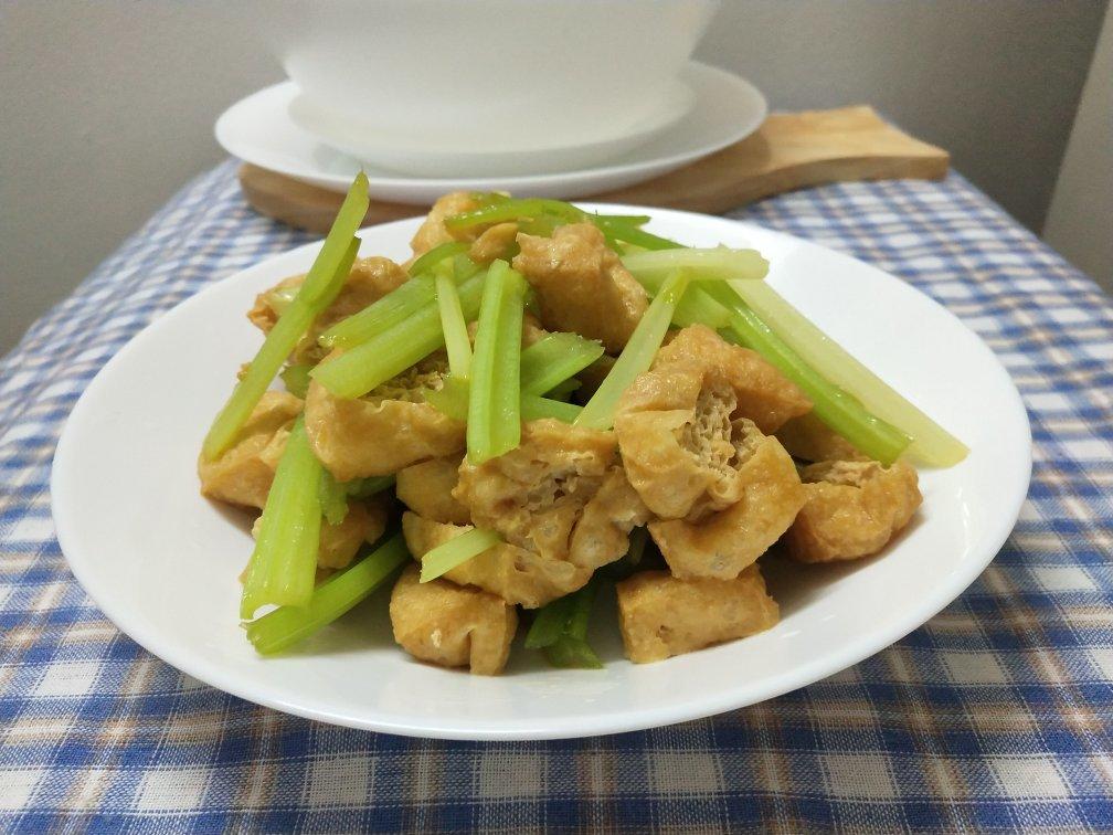 芹菜油豆腐