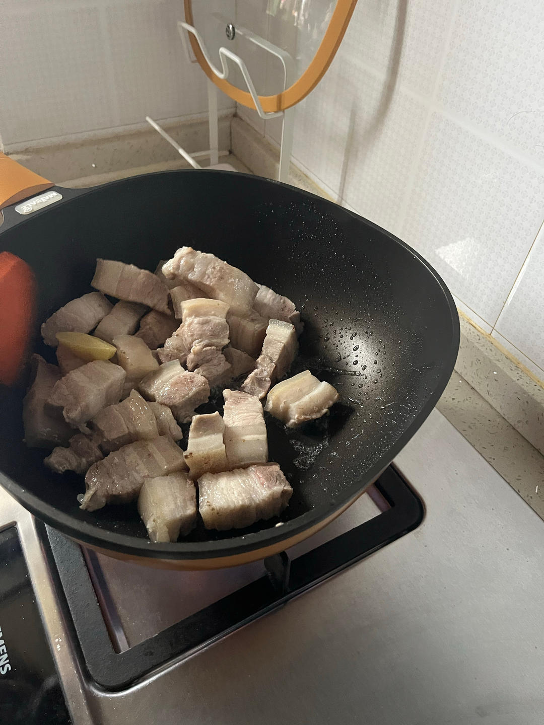 梅干菜红烧肉的做法