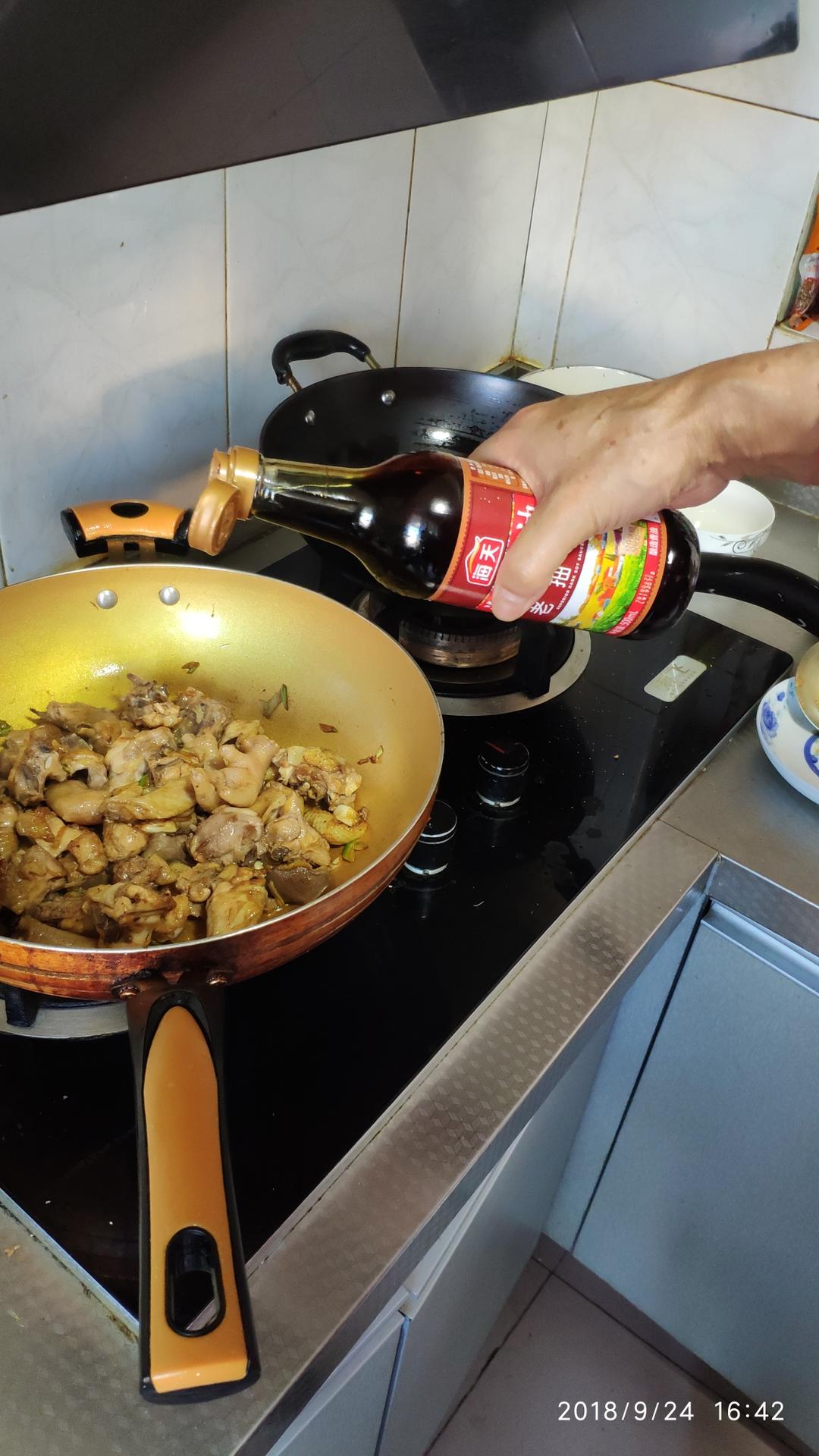 小鸡炖蘑菇的做法 步骤4