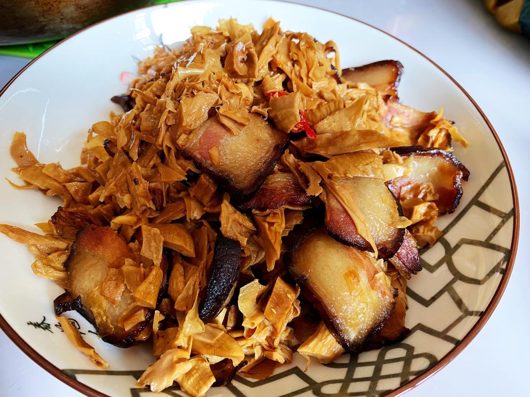 烟熏腊肉炒笋干