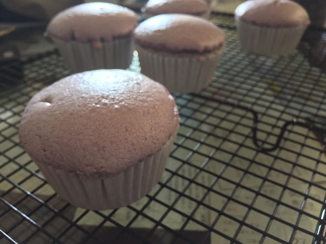 戚风杯子蛋糕^_^不开裂不回缩喔～