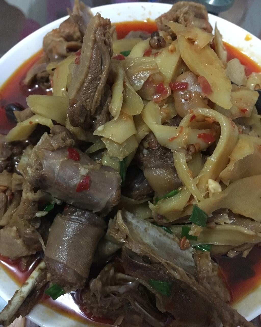 子姜焖鸭煲
