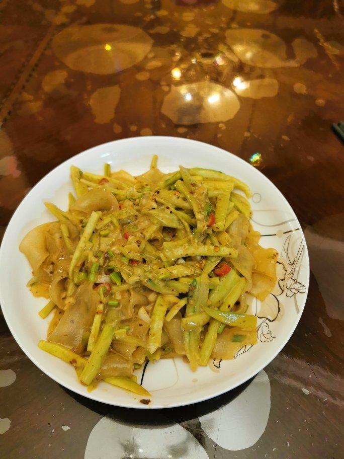 麻酱流汁宽粉