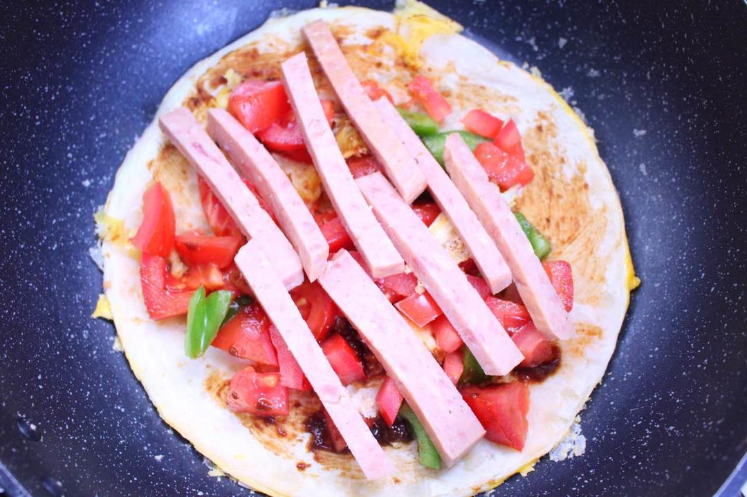 火腿肠葱花鸡蛋饼