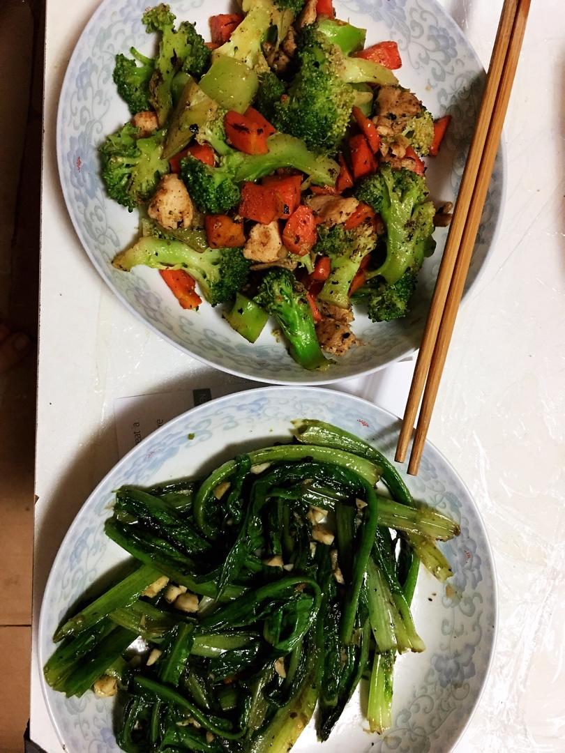 鸡胸肉炒西兰花
