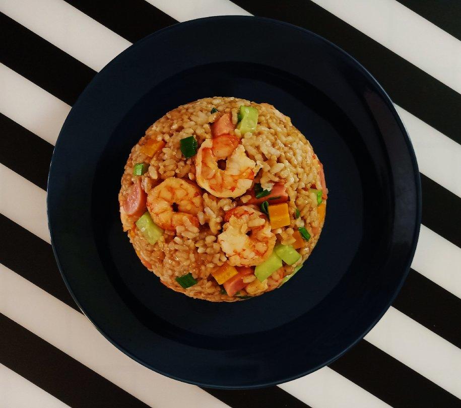 【鲜虾酱油炒饭】