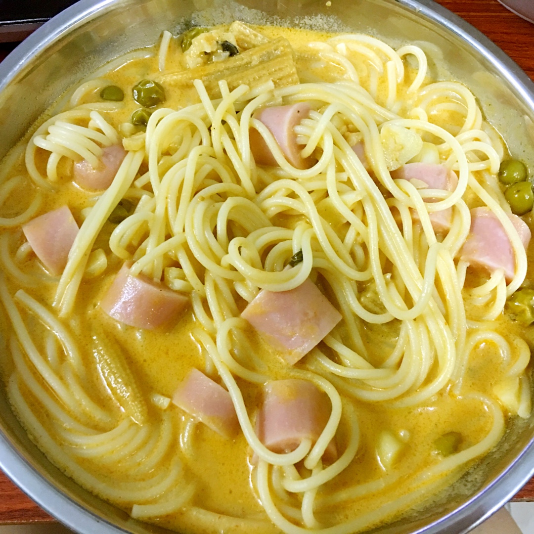 咖喱芝士穿肠意面
