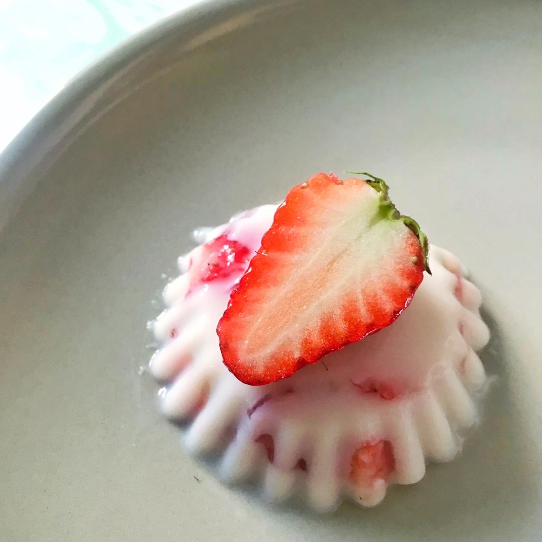 日本大热的草莓牛奶羊羹