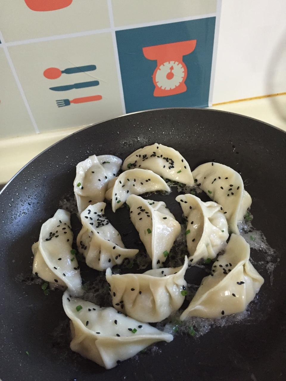 早餐来一锅香脆的生煎饺子