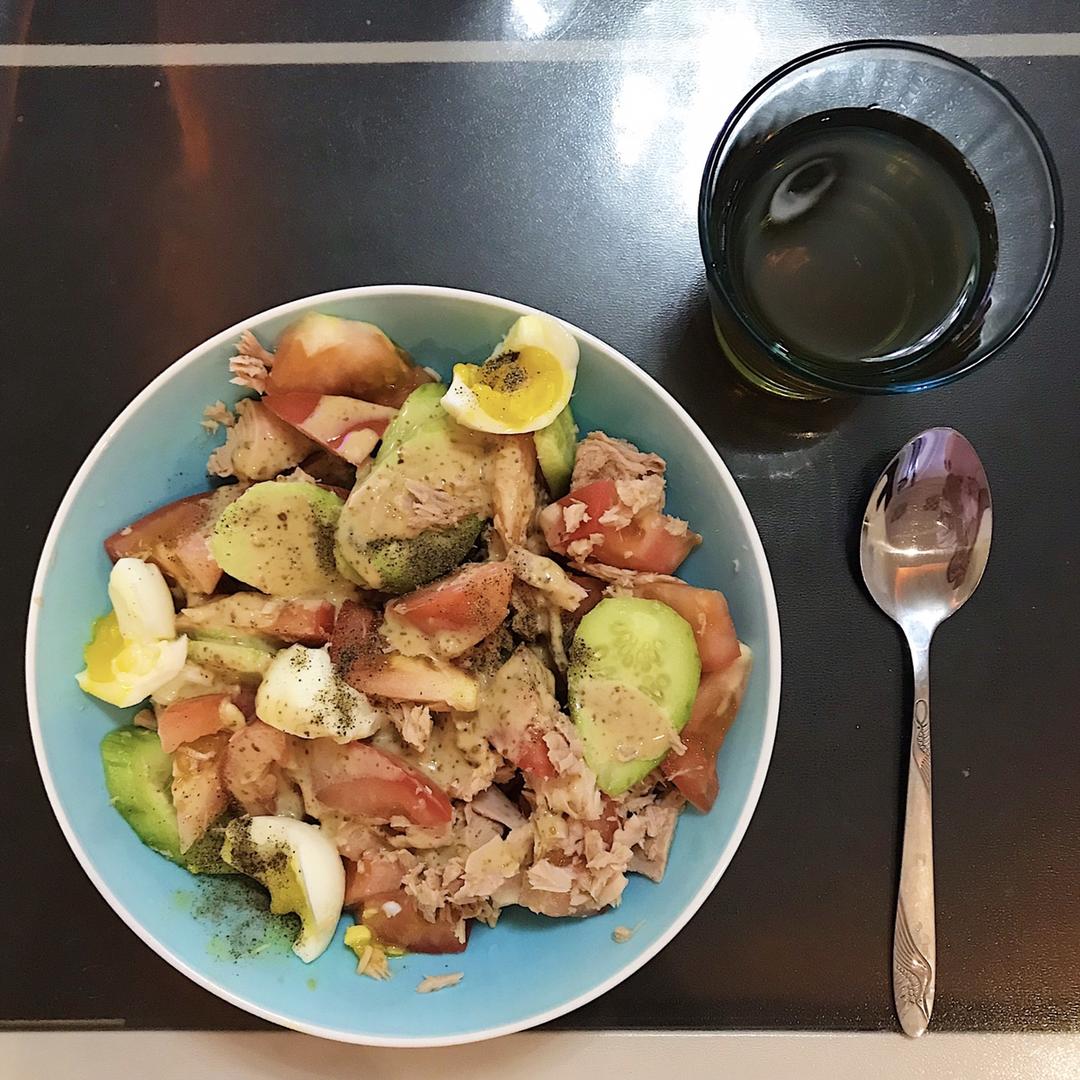 鲜蔬金枪鱼沙拉