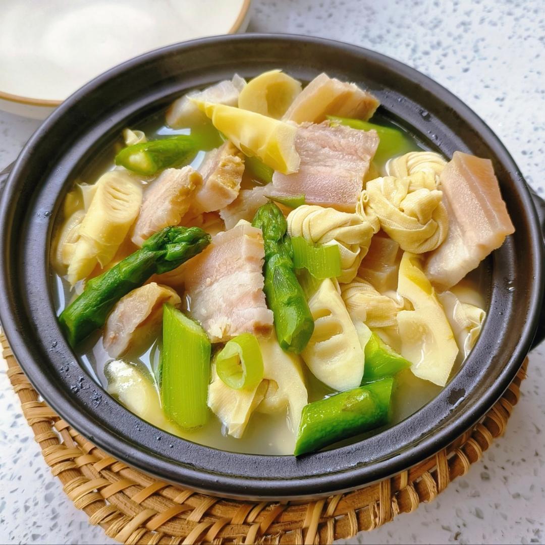 腌笃鲜风味❗️㊙️春笋炖腊鸭腿