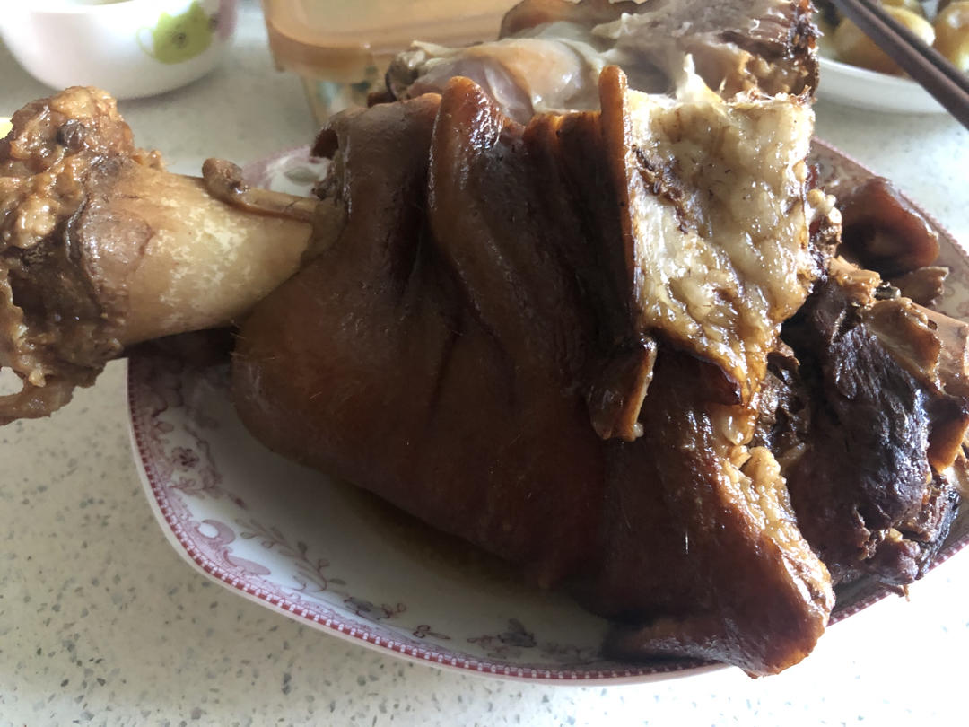 秘制酱肘子
