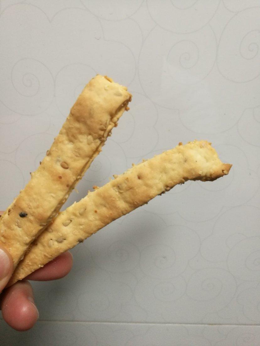 鱼恰饭做的断筋面团华丽变身香脆棒拯救发酵过度断筋面团方法