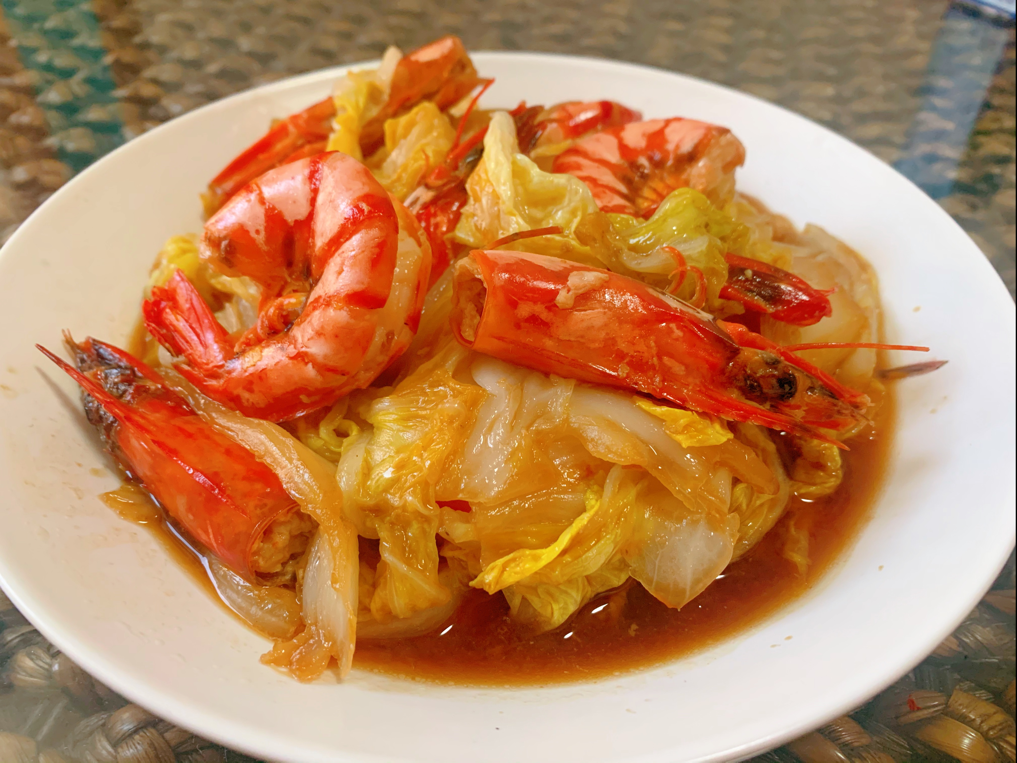 #换一种大虾的吃法，这样吃很下饭# 白菜炒虾的做法