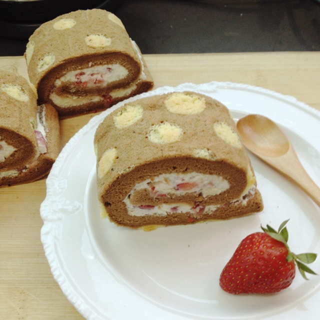 可可奶油波点蛋糕卷