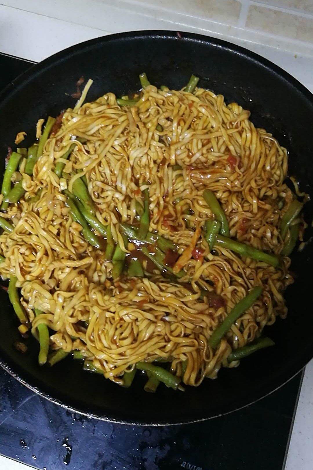 阿东8811做的西红柿豆角焖面