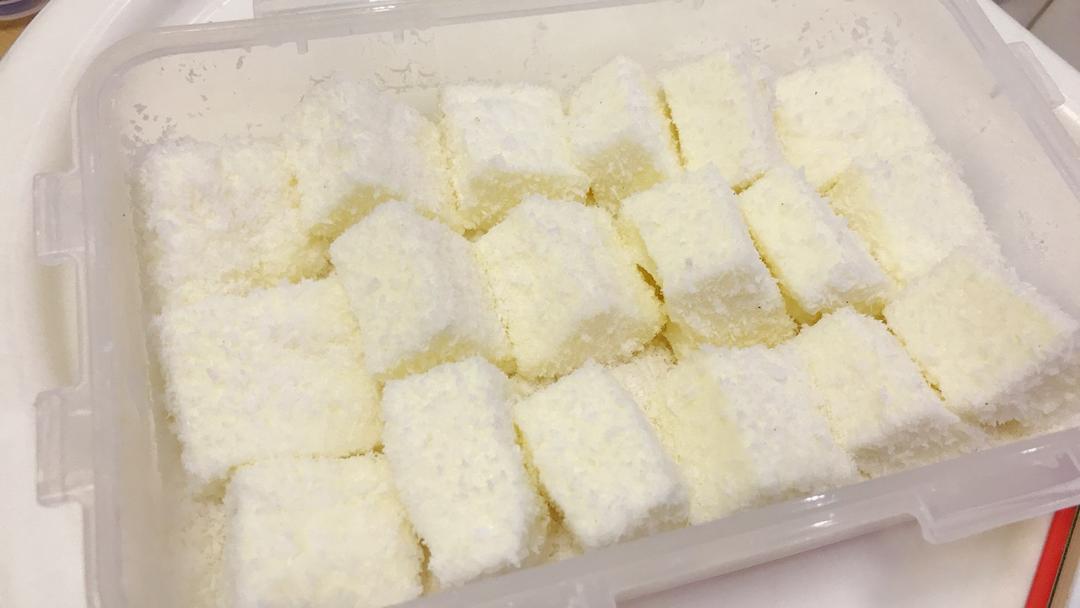 椰丝牛奶小方糕