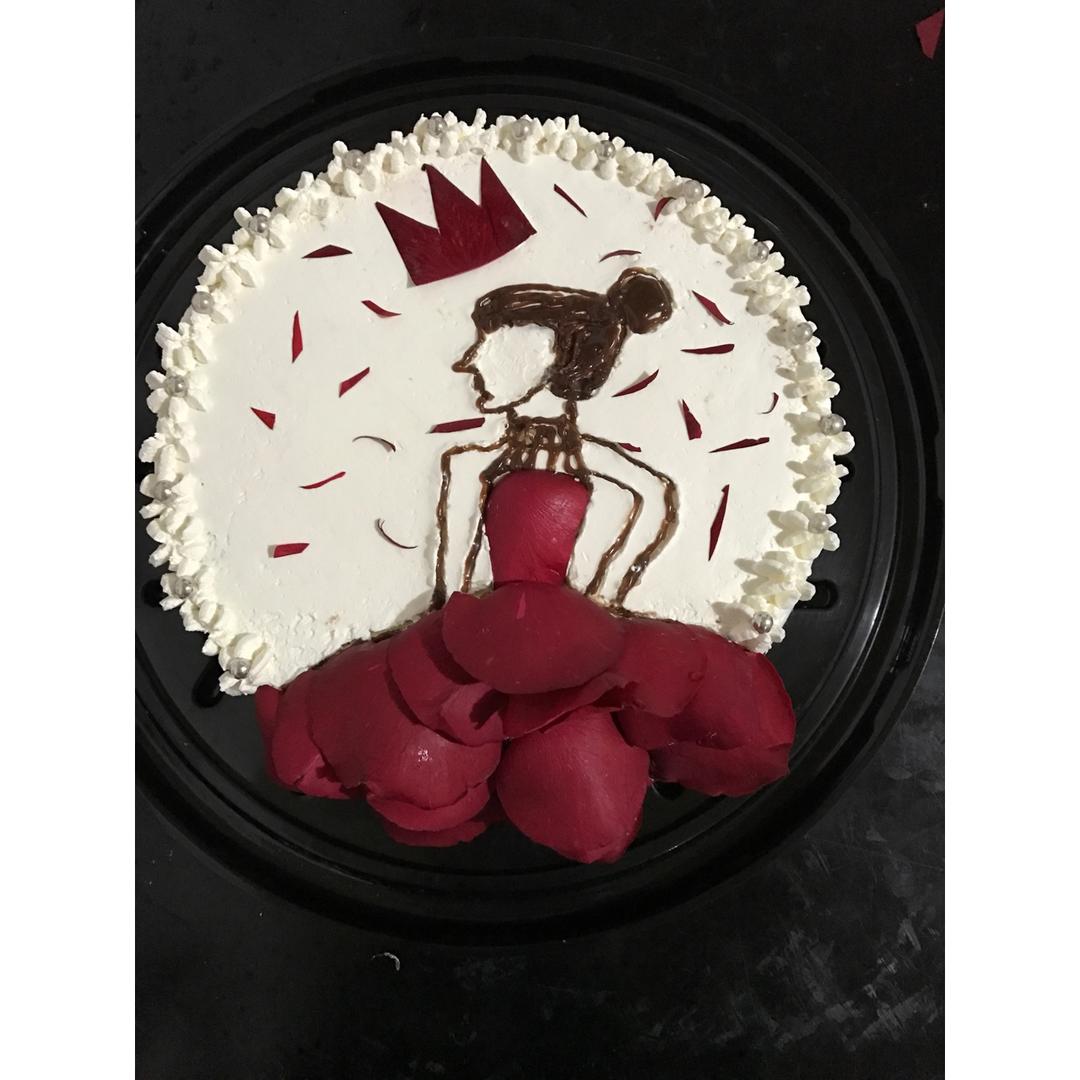 玫瑰花瓣生日蛋糕