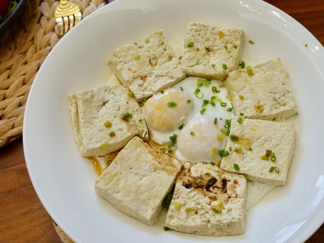 咸鸭蛋蒸臭豆腐