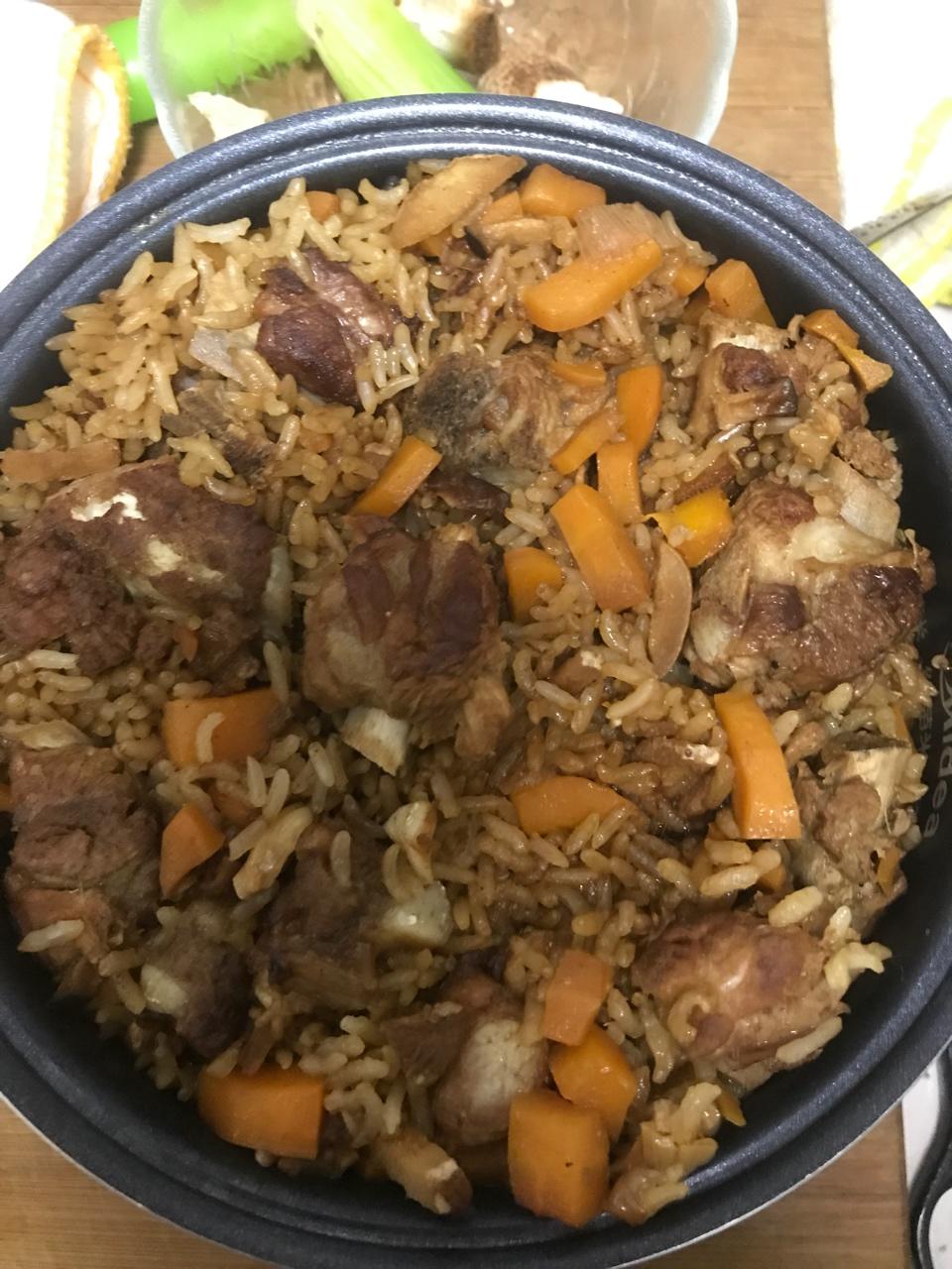 喷香排骨焖饭（爆好吃）