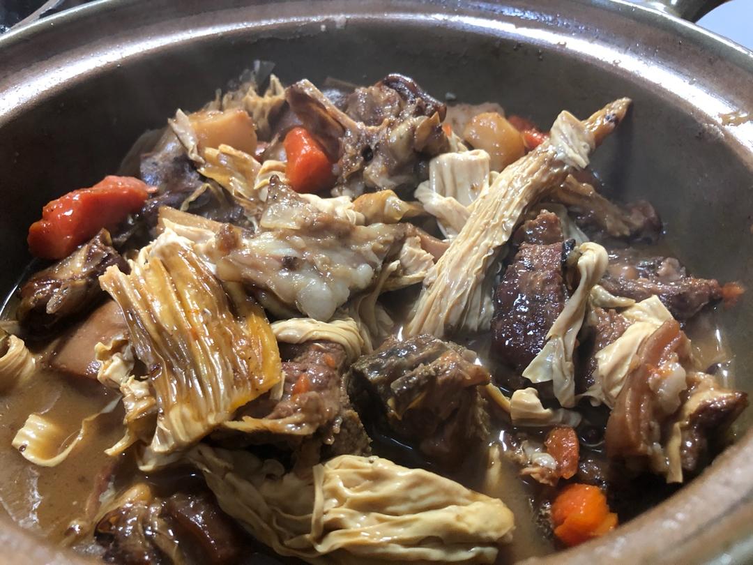 私房秘制粤式羊腩煲