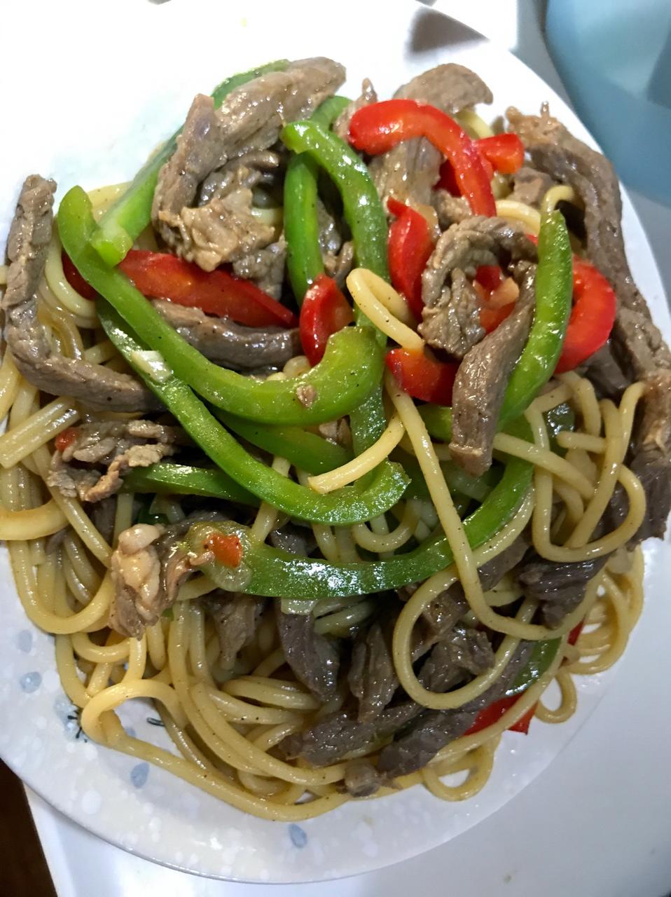 黑椒牛柳炒意面