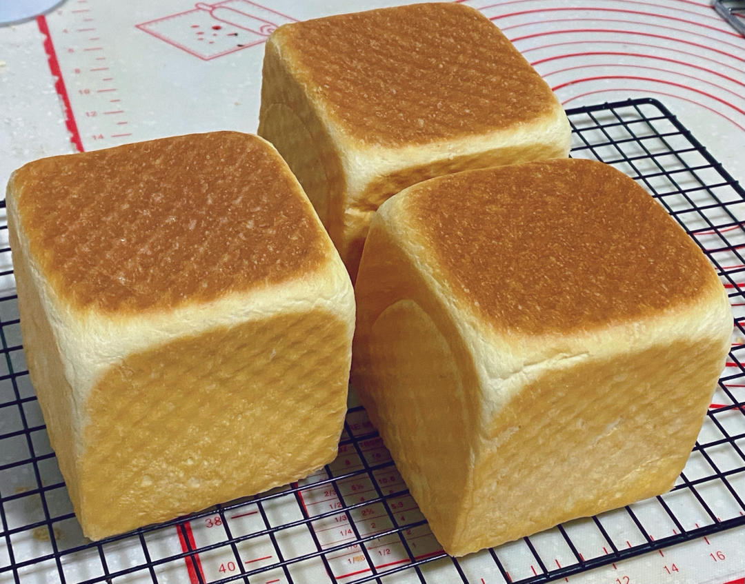 奶香纯粹的重料淡奶油吐司