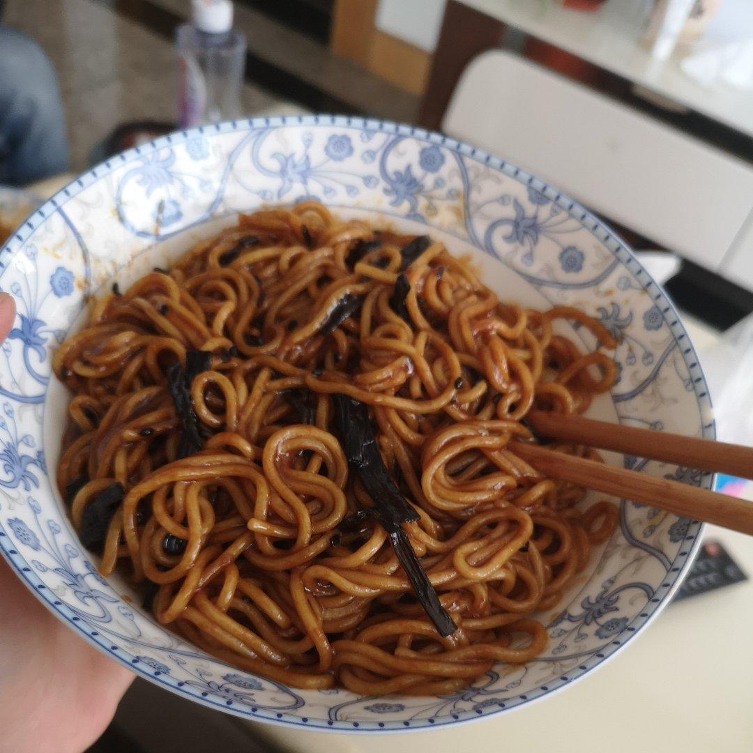 10分钟搞定的一碗葱油拌面