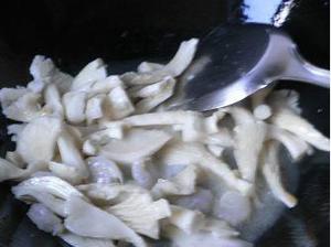 白灵菇烧番茄豆腐的做法 步骤3