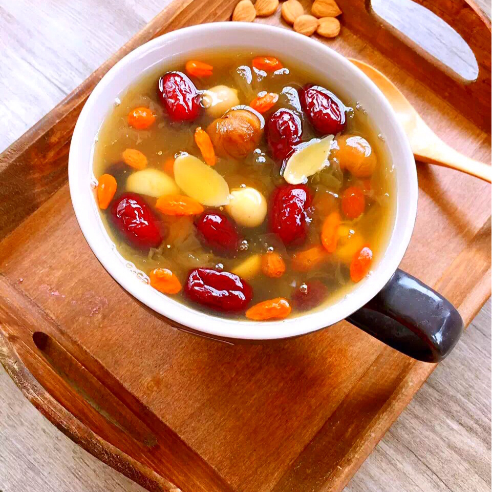 冇伱灬冇我做的红枣莲子银耳羹