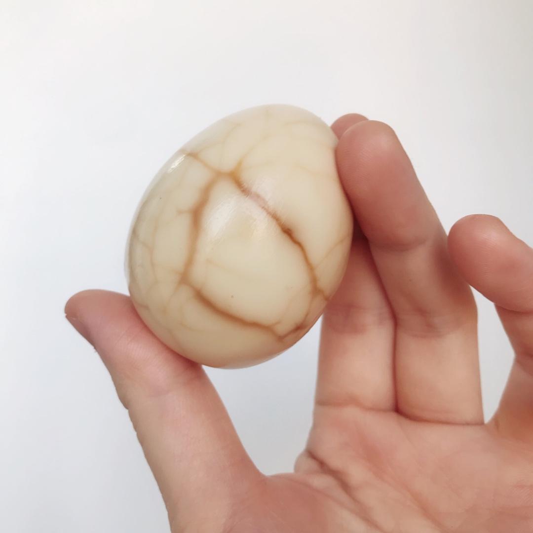 抹嘴的五香茶叶蛋-快速入味