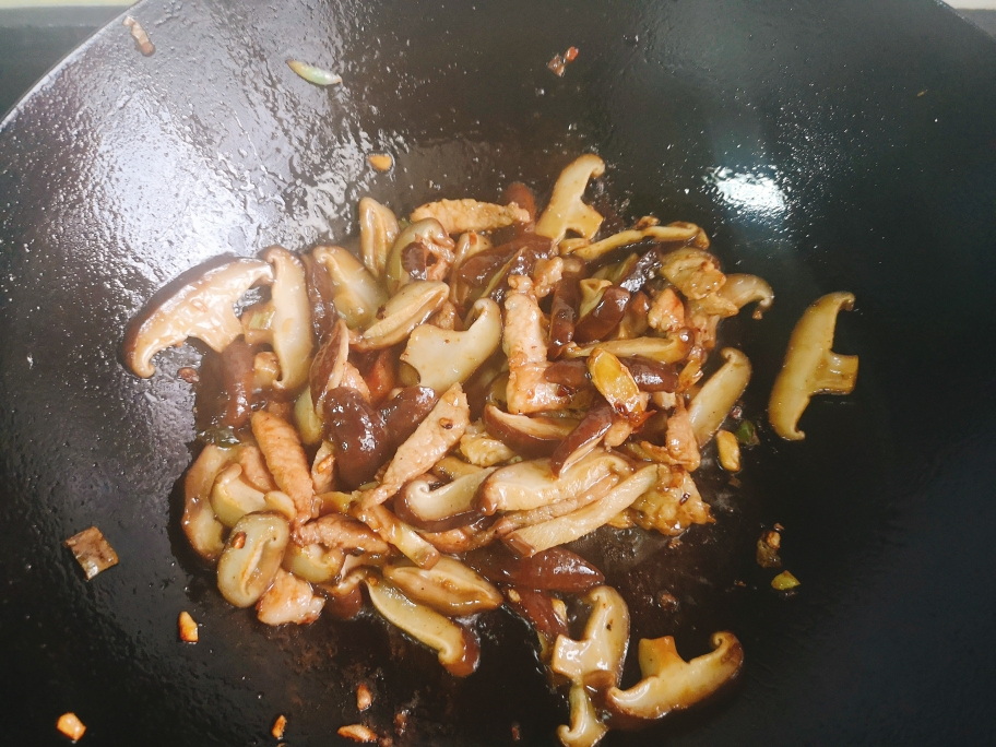 鲜香菇炒肉的做法 步骤7