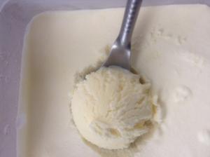 超简单香草冰激淋（免搅打）的做法 步骤4