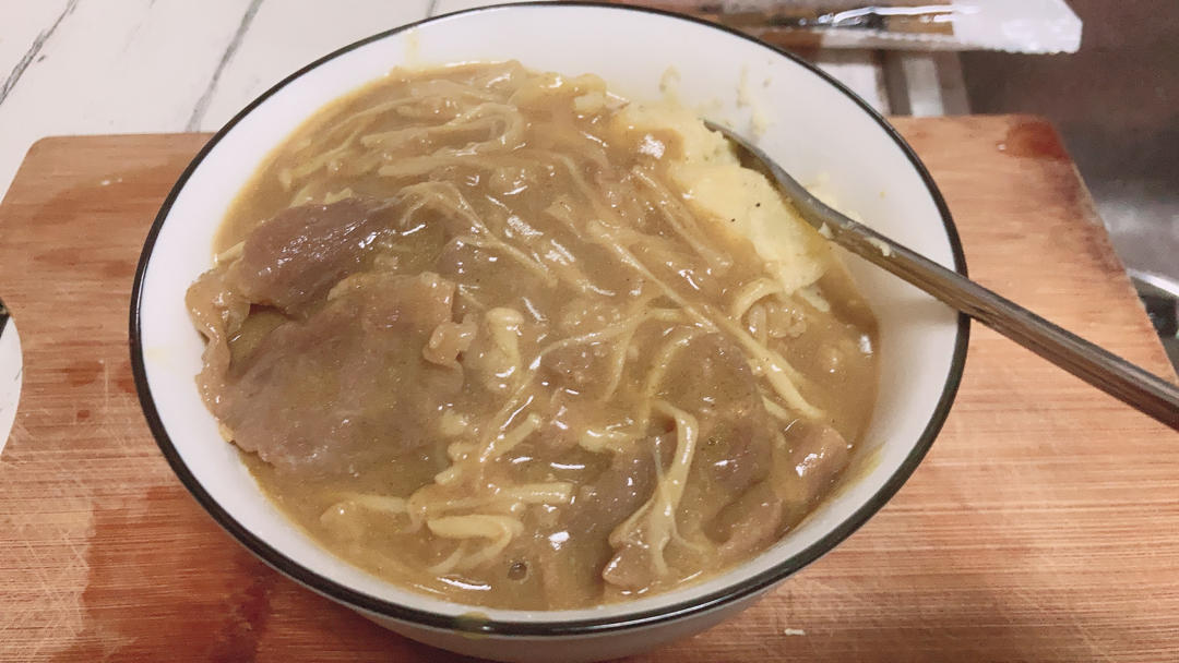 咖喱金针菇肥牛土豆泥