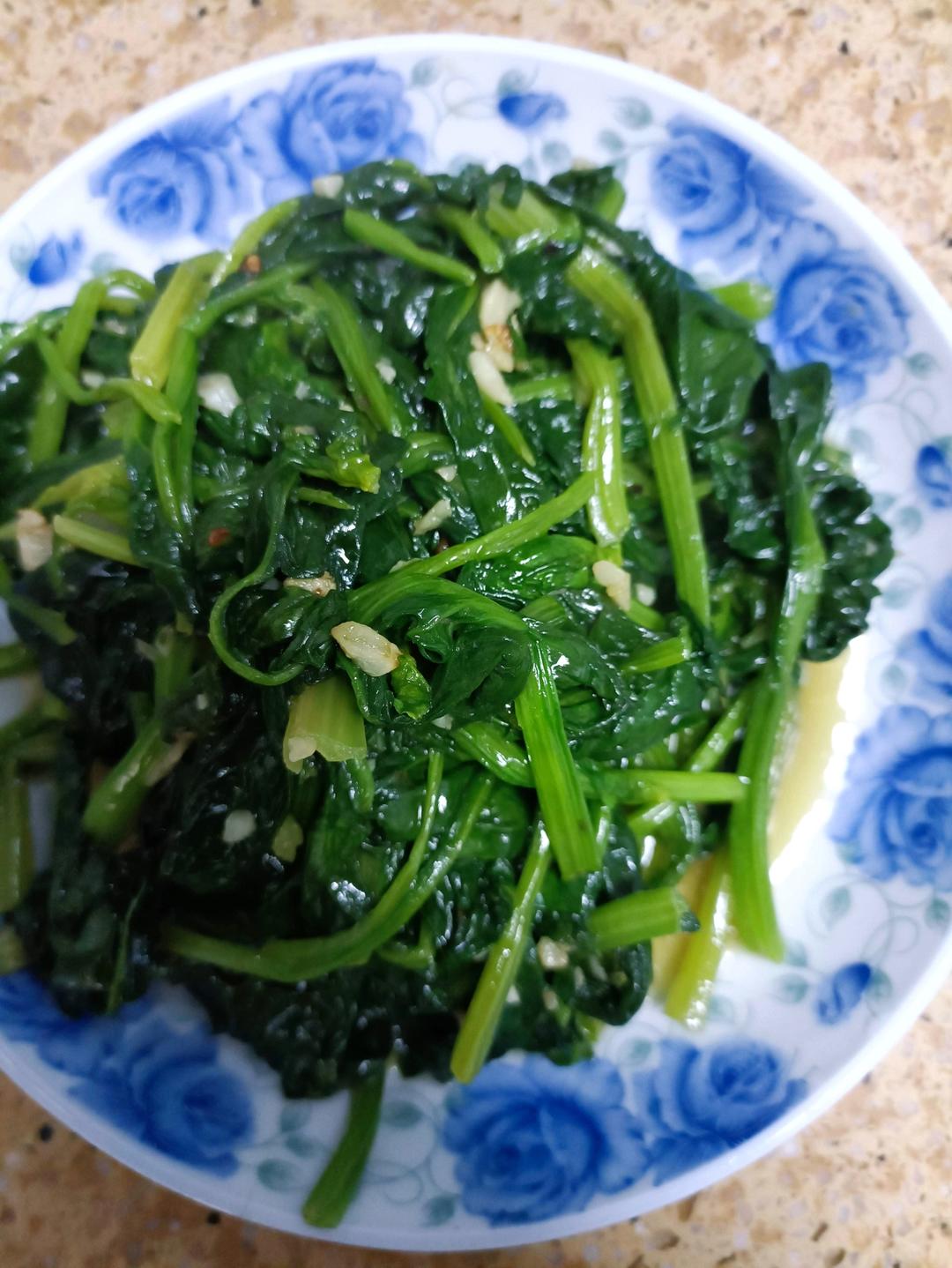 不涩口又嫩的清炒菠菜