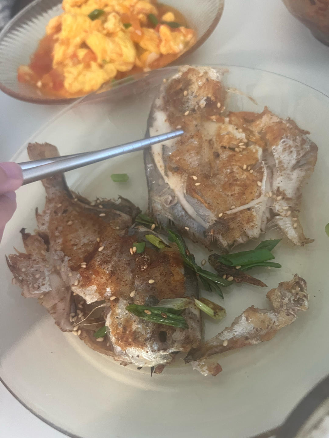 完美版干煎鲳鱼，皮不破、肉不碎、外香里嫩。