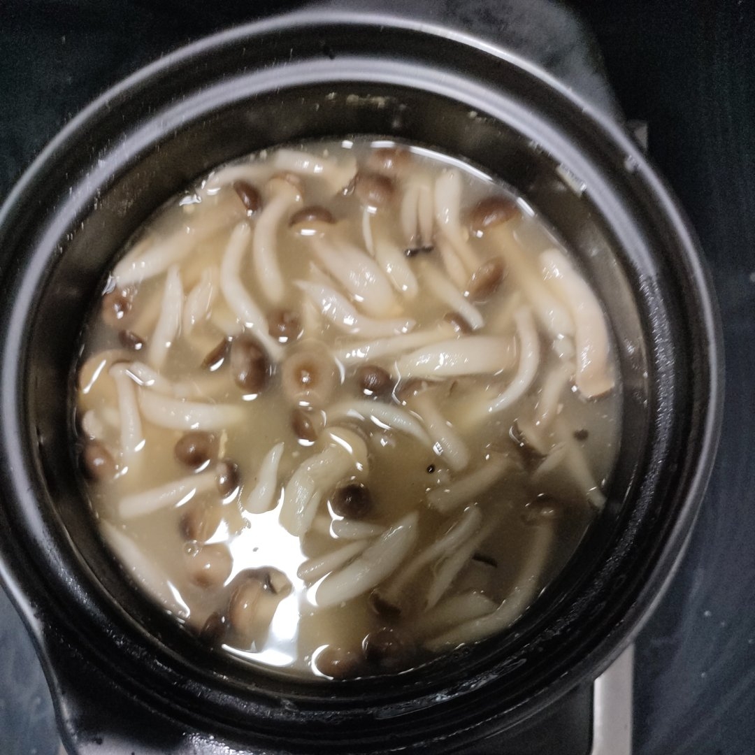 新鲜菌汤（蘑菇汤）